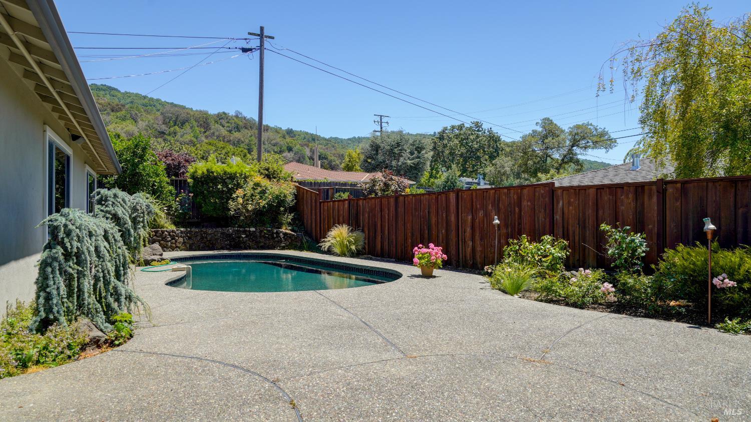 1 Cushing Avenue