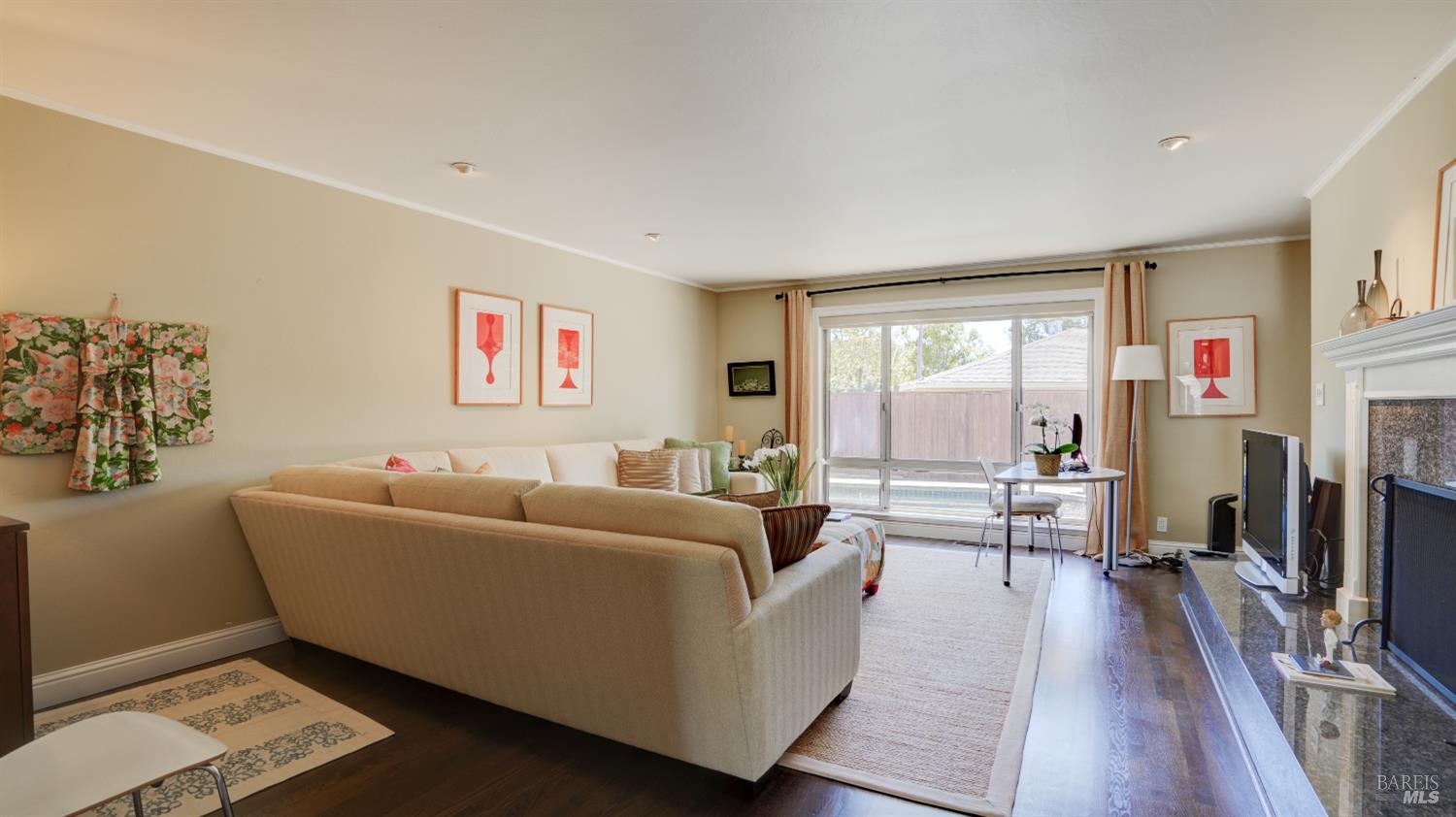 1 Cushing Avenue