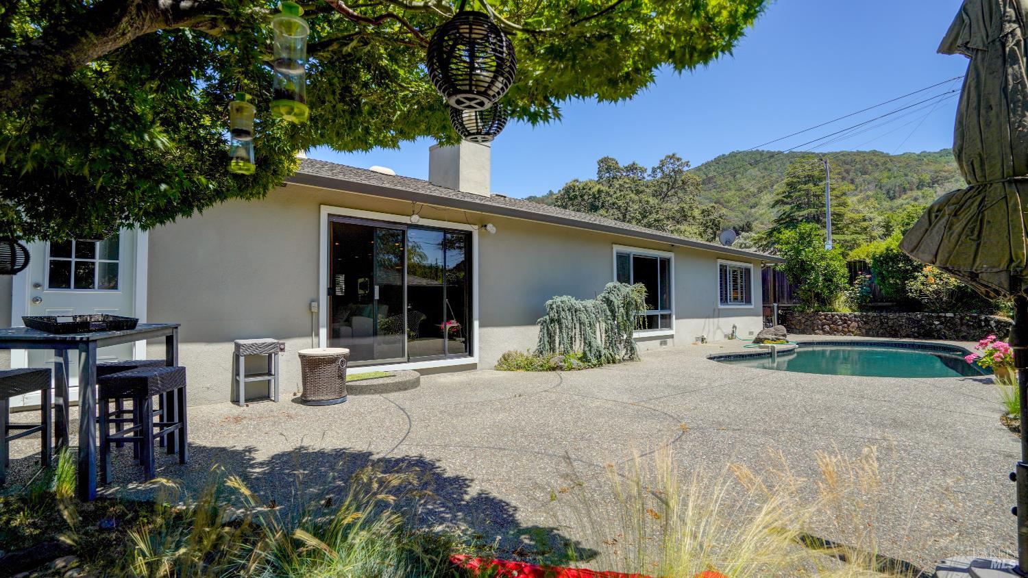 1 Cushing Avenue