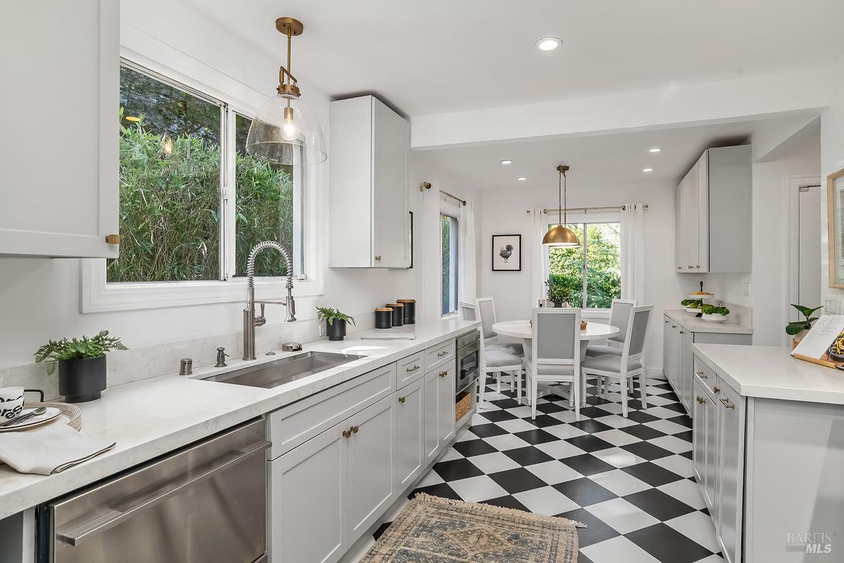 7 Rutherford Avenue