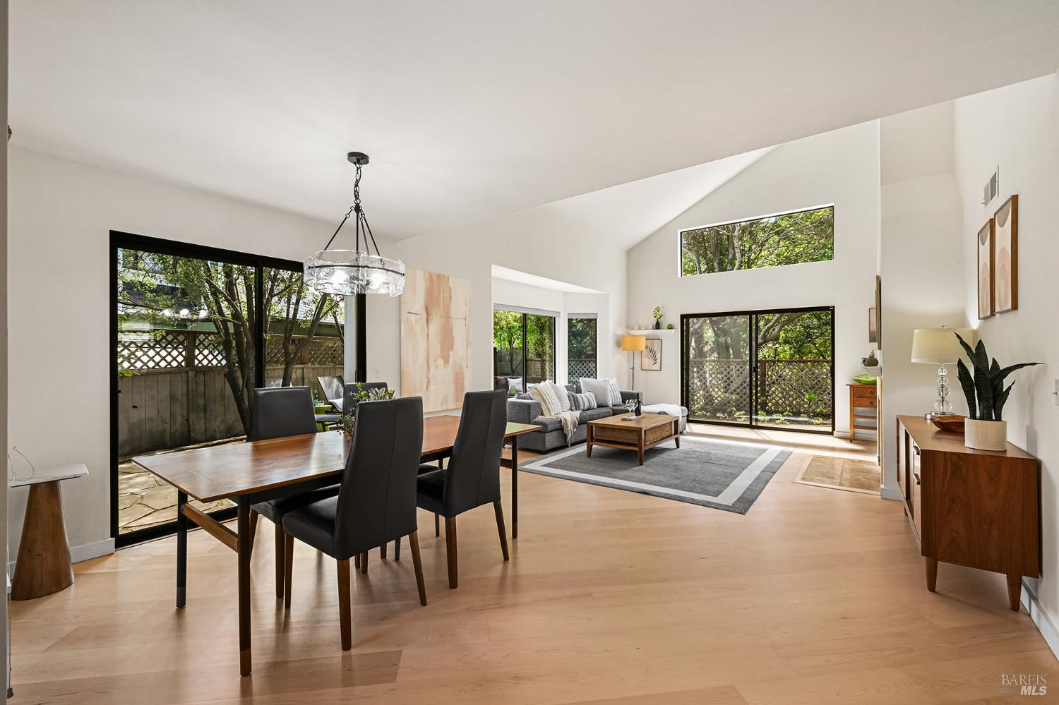 5 Creekside Drive