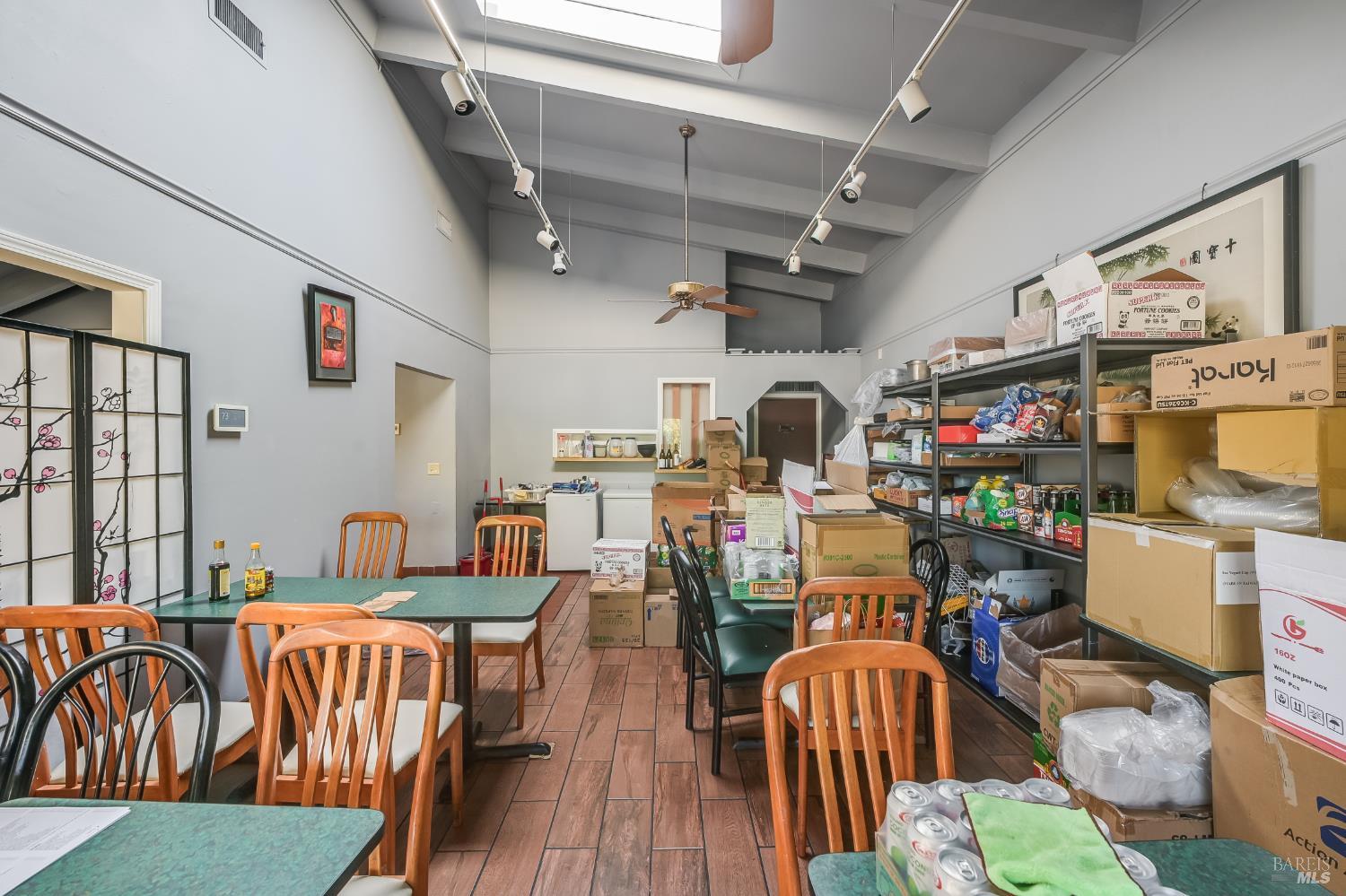 4162 Redwood Highway