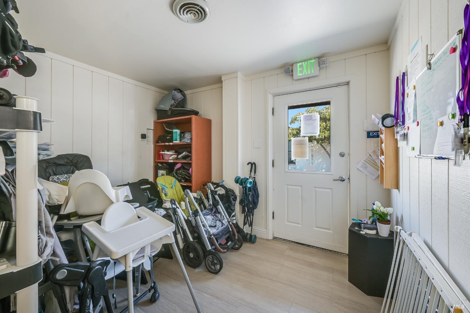 4162 Redwood Highway