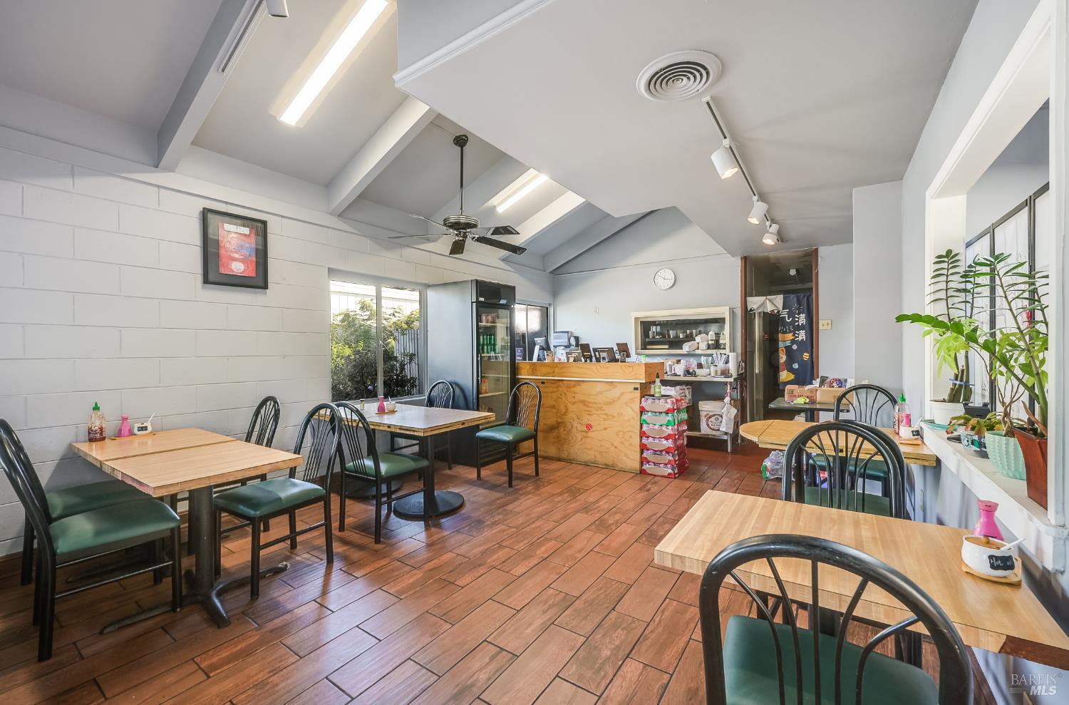 4162 Redwood Highway