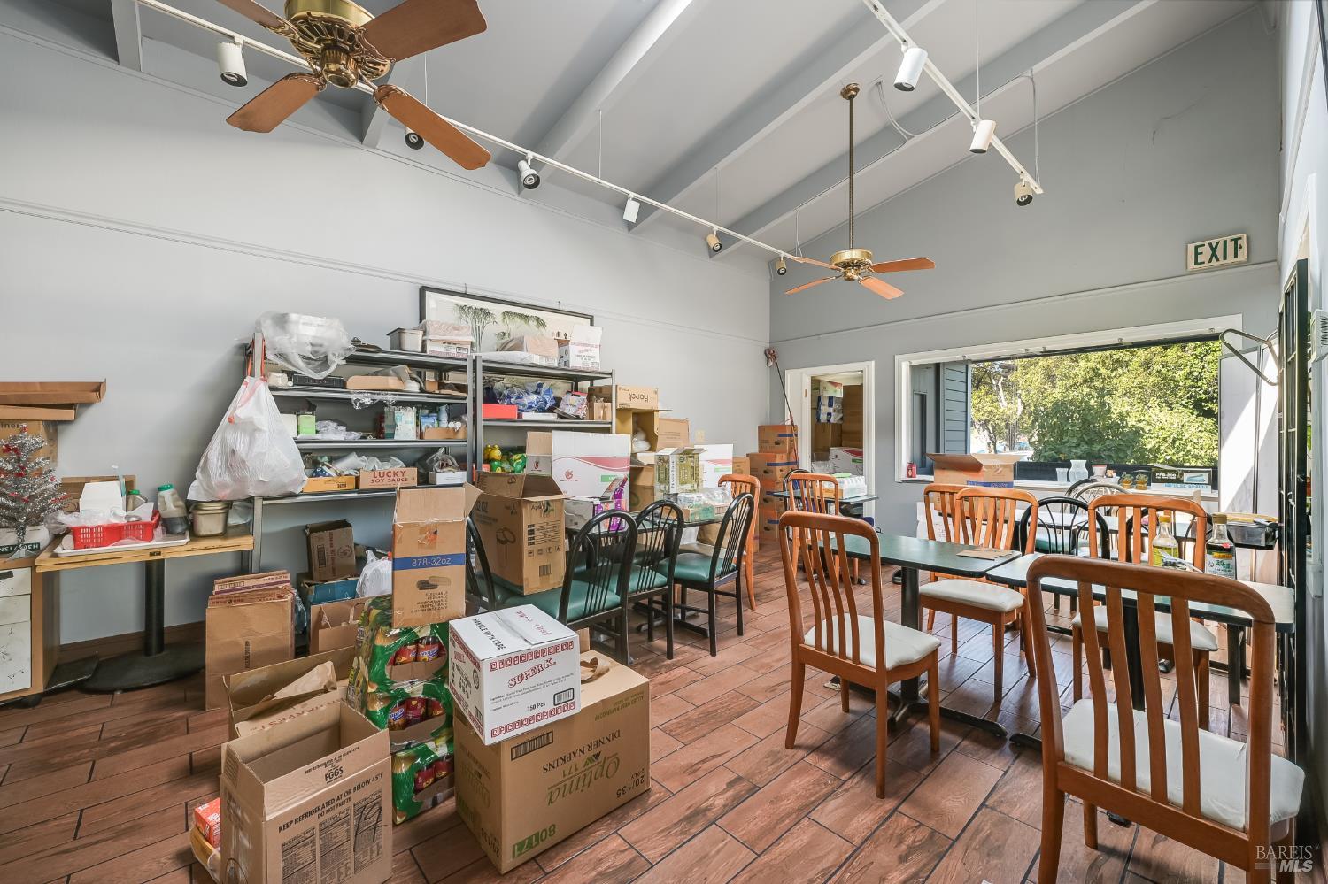 4162 Redwood Highway