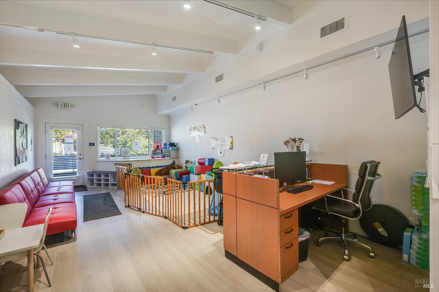 4162 Redwood Highway