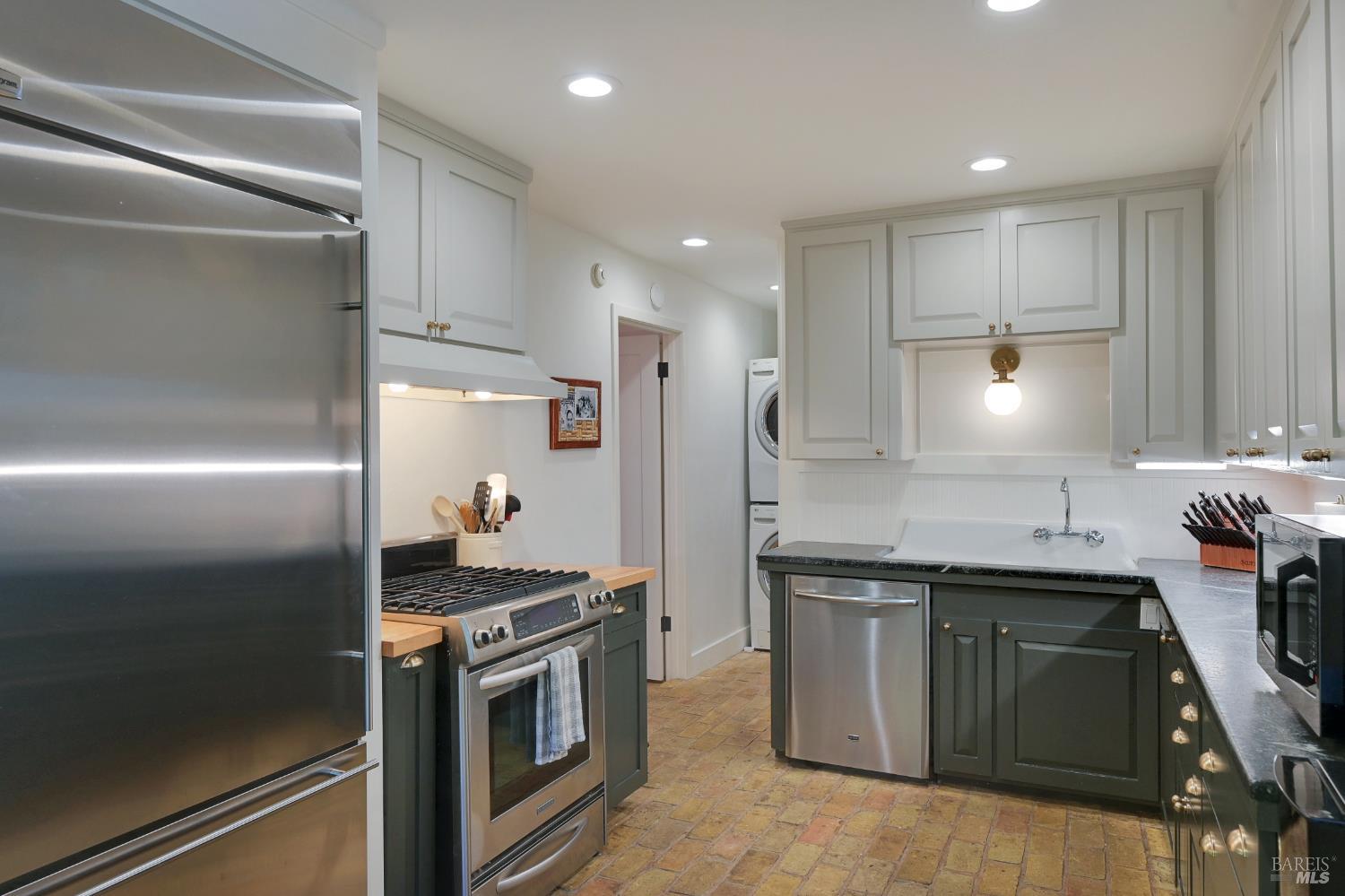 207 Madrone Avenue