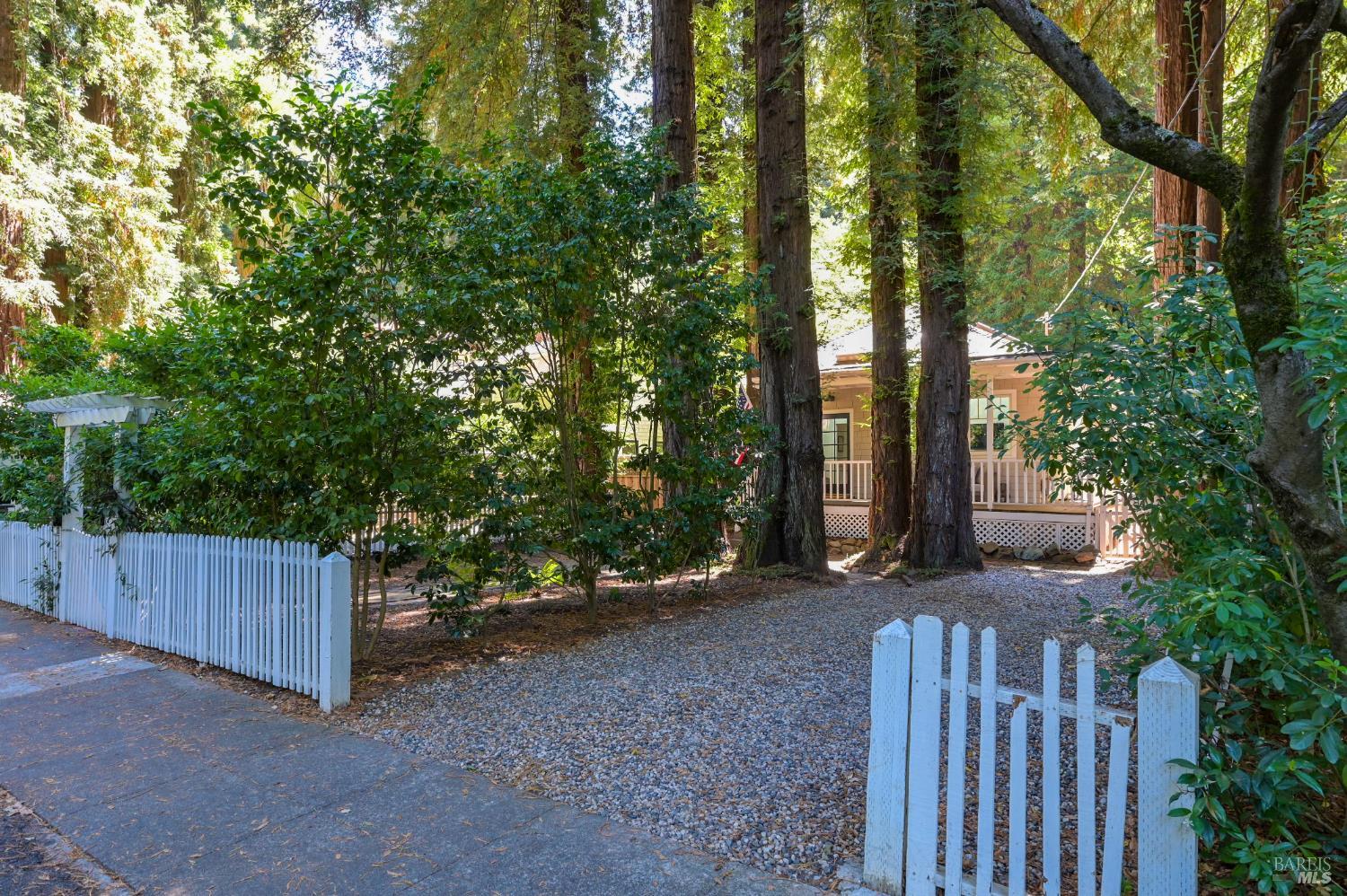 207 Madrone Avenue