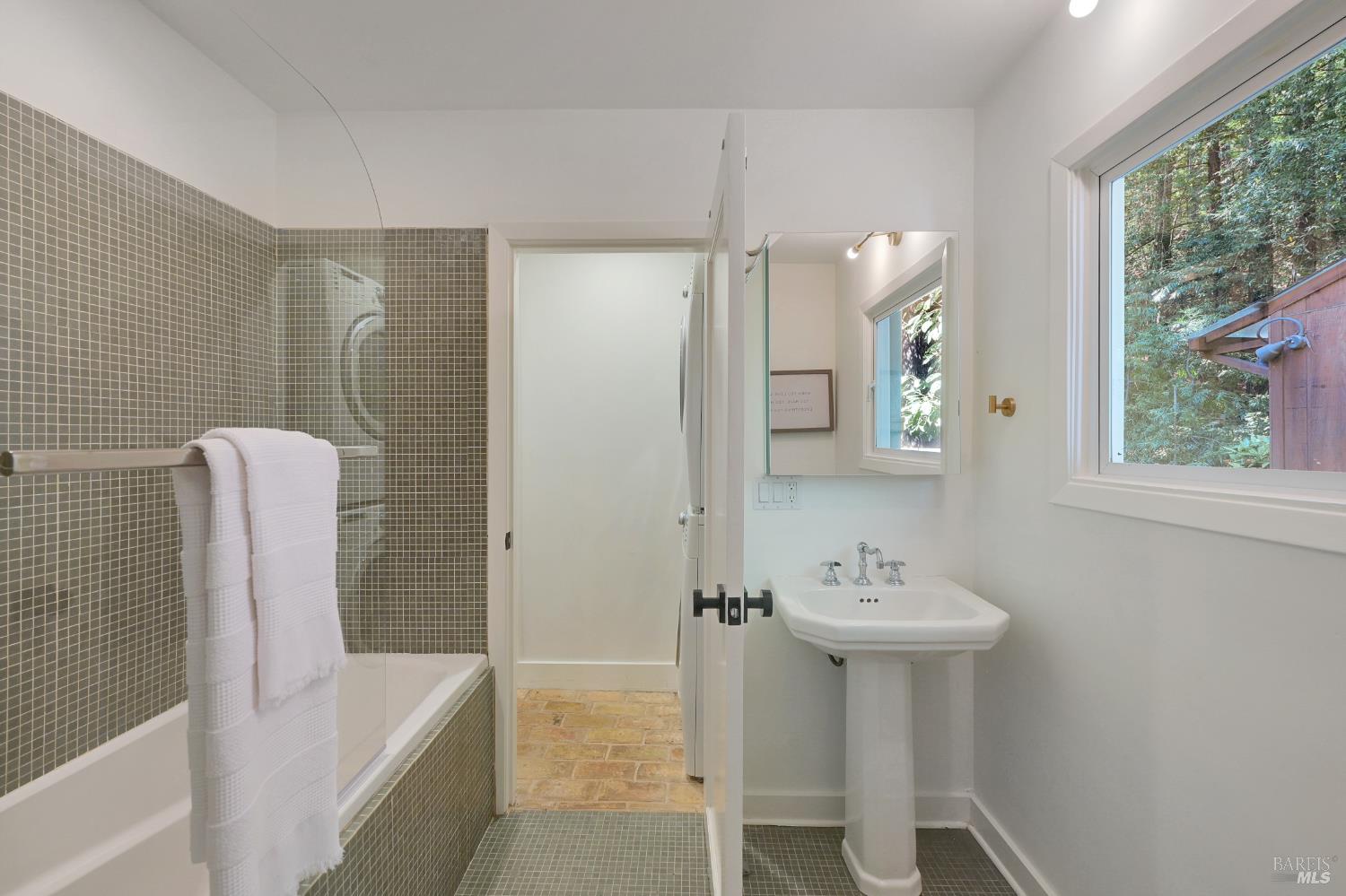 207 Madrone Avenue