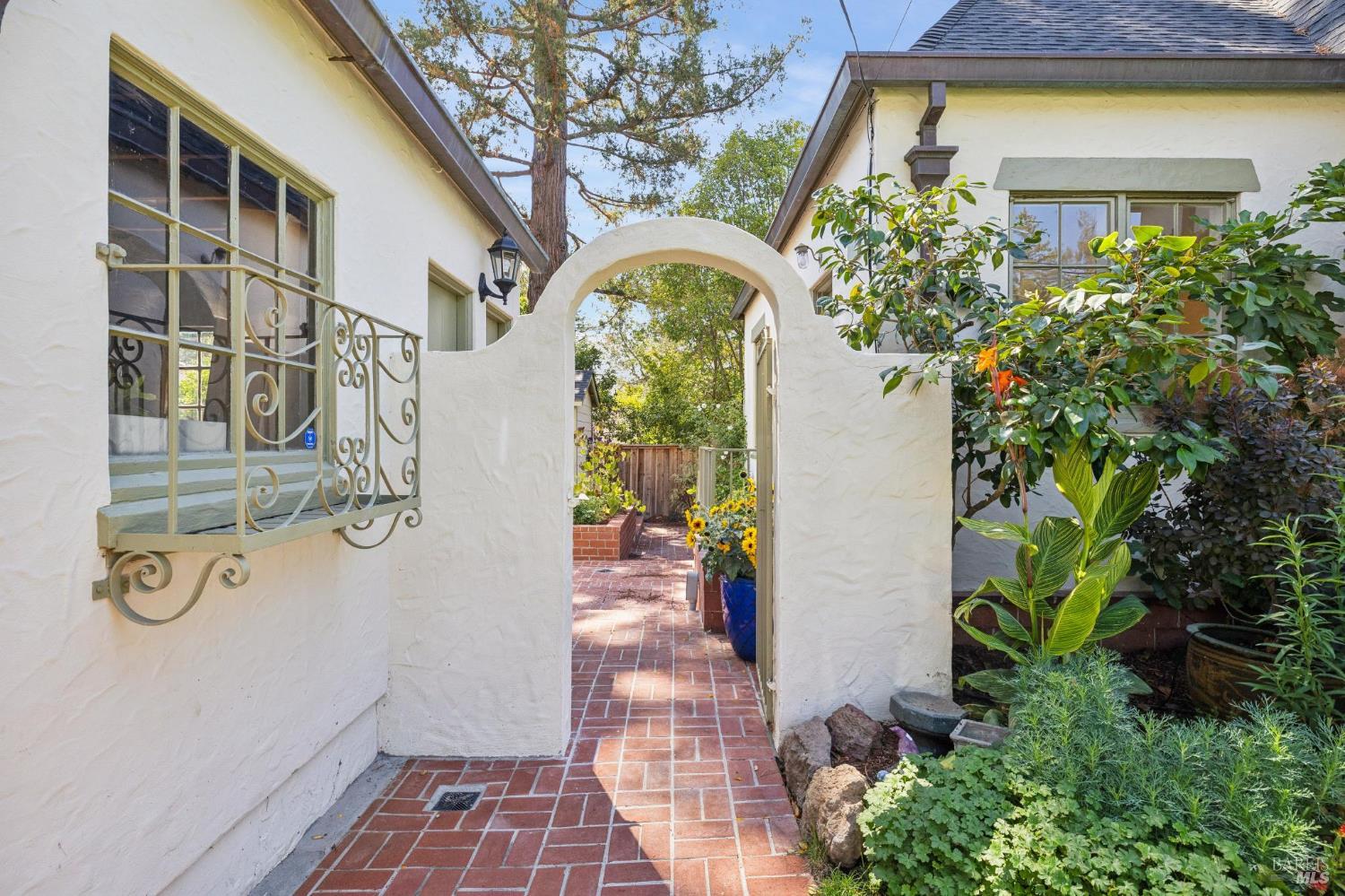 87 Forbes Avenue