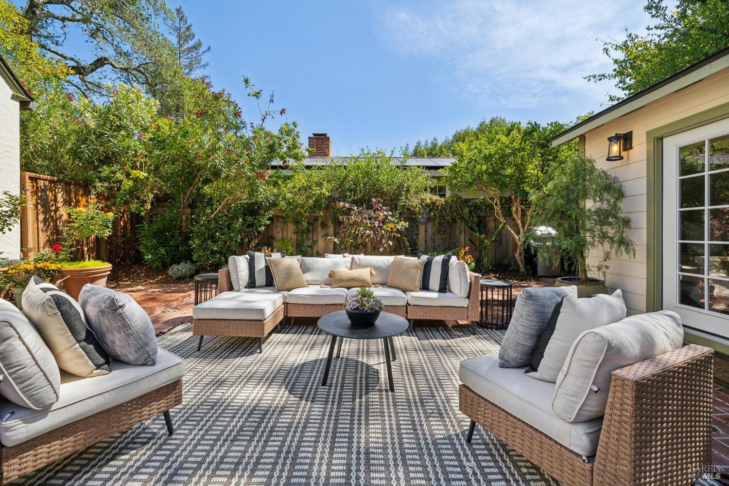 87 Forbes Avenue