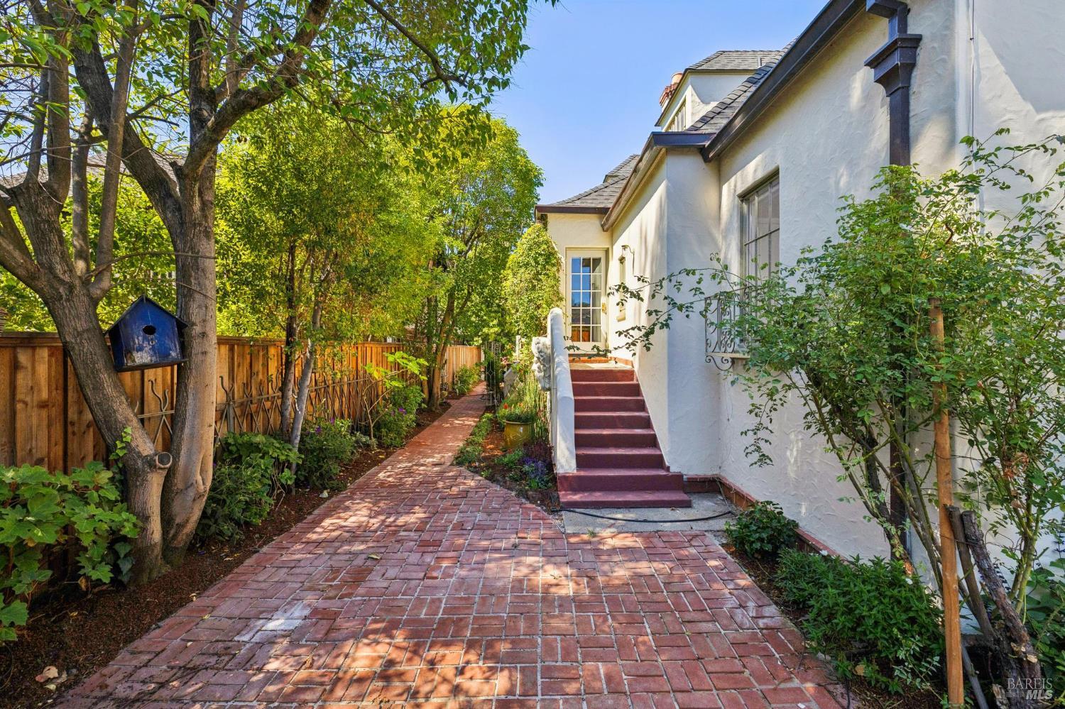 87 Forbes Avenue