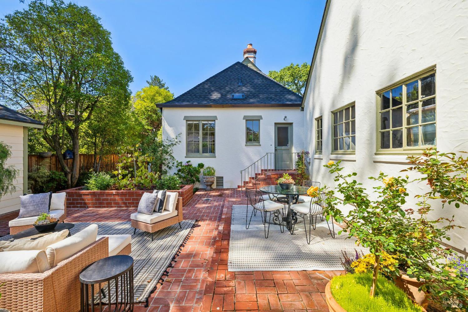 87 Forbes Avenue
