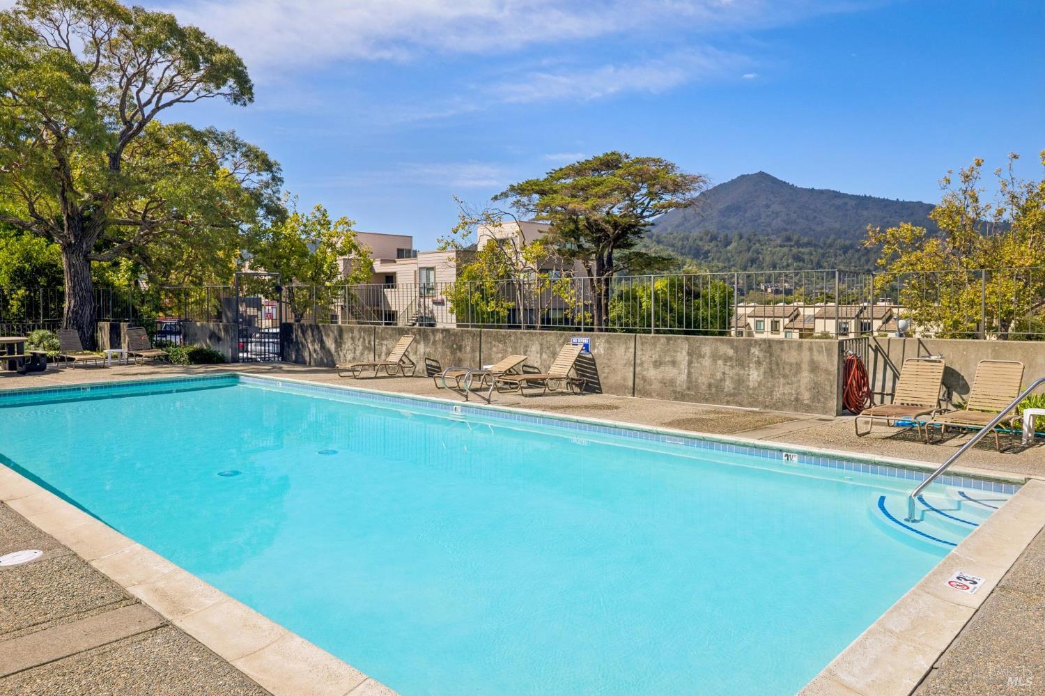 649 Via Casitas