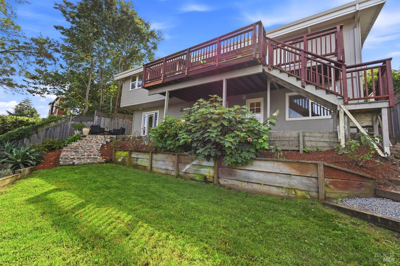 407 Redwood Avenue