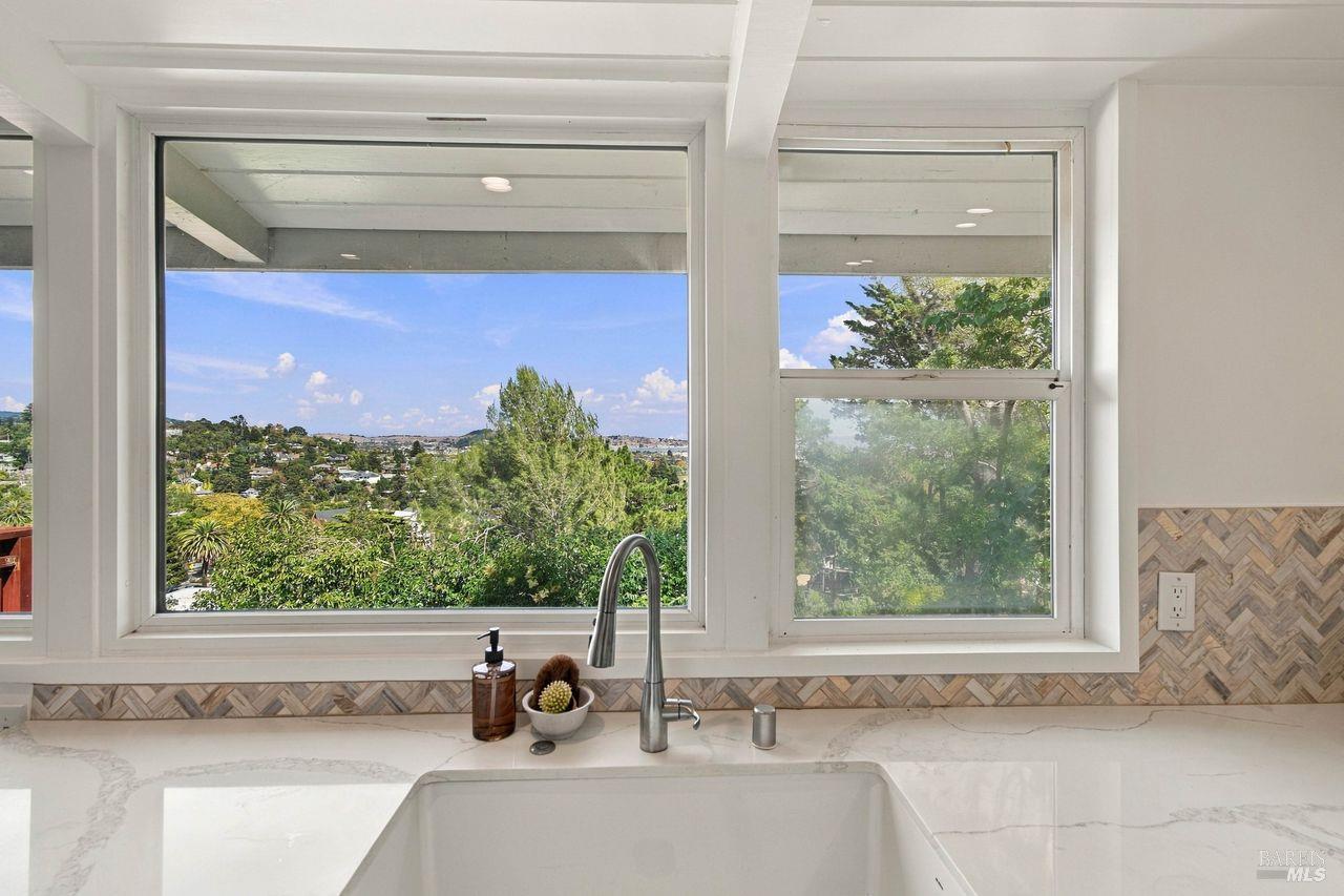 407 Redwood Avenue