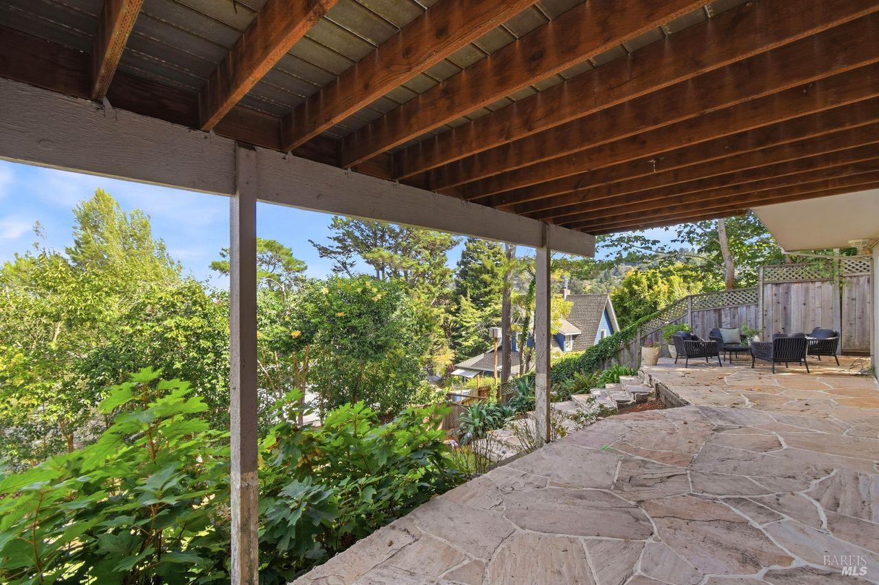 407 Redwood Avenue
