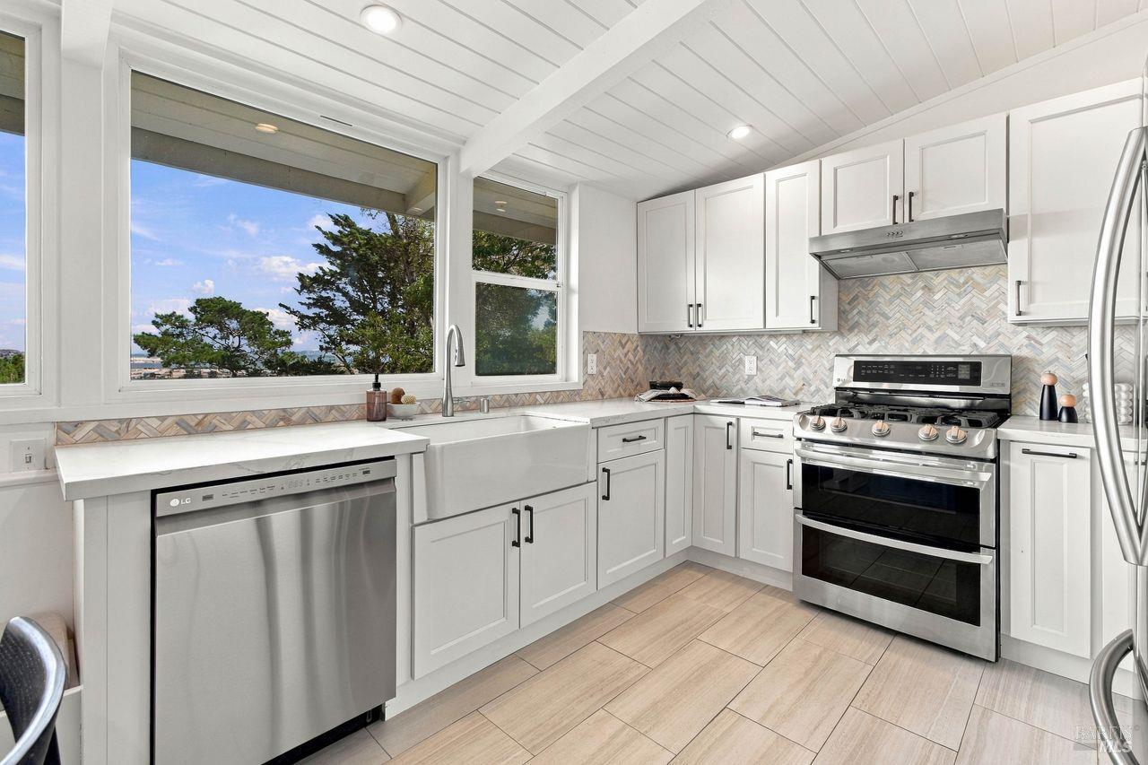 407 Redwood Avenue