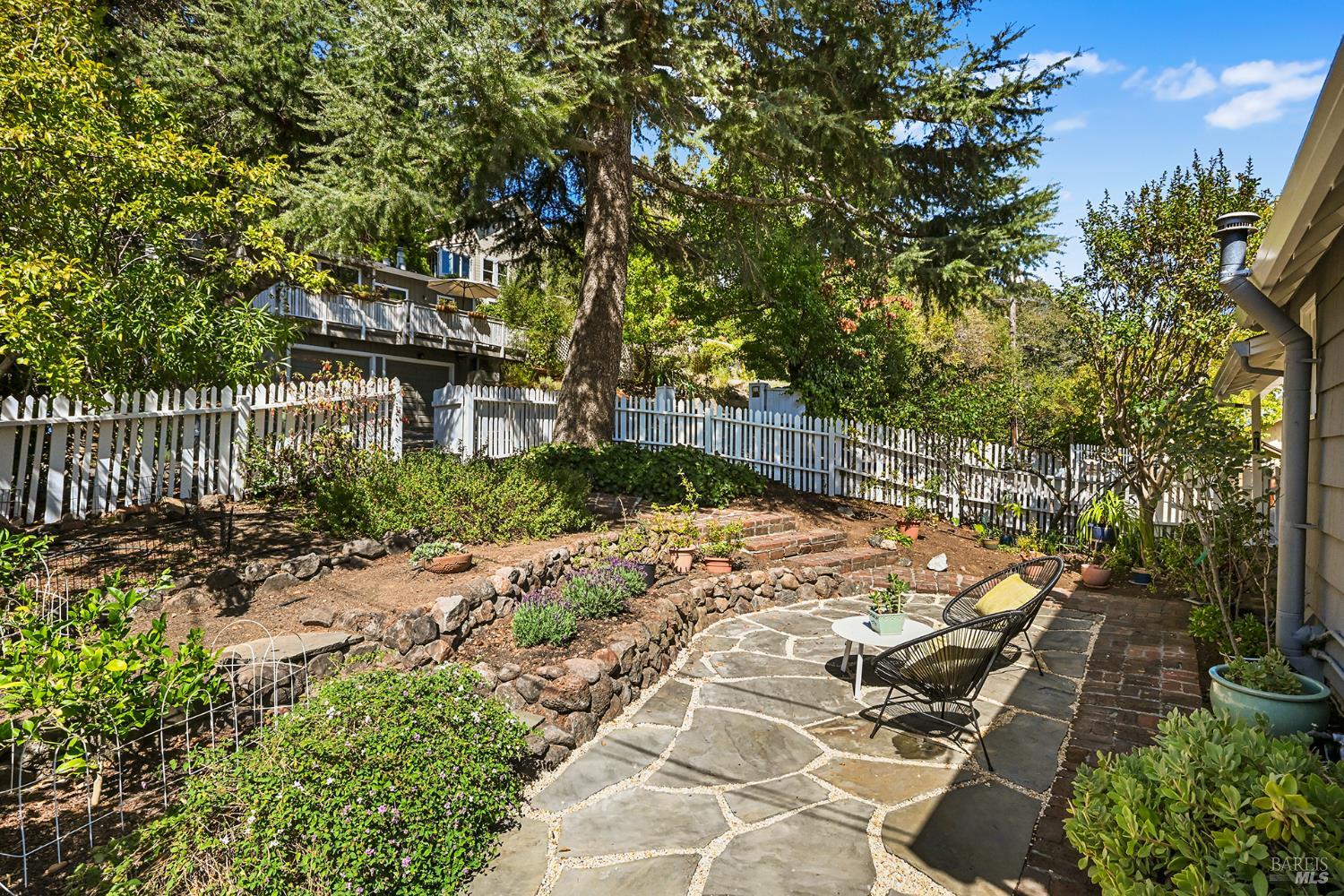 18 Plumas Avenue