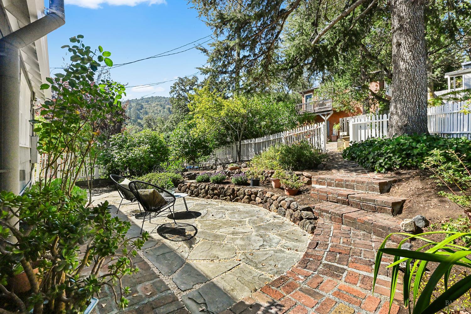 18 Plumas Avenue