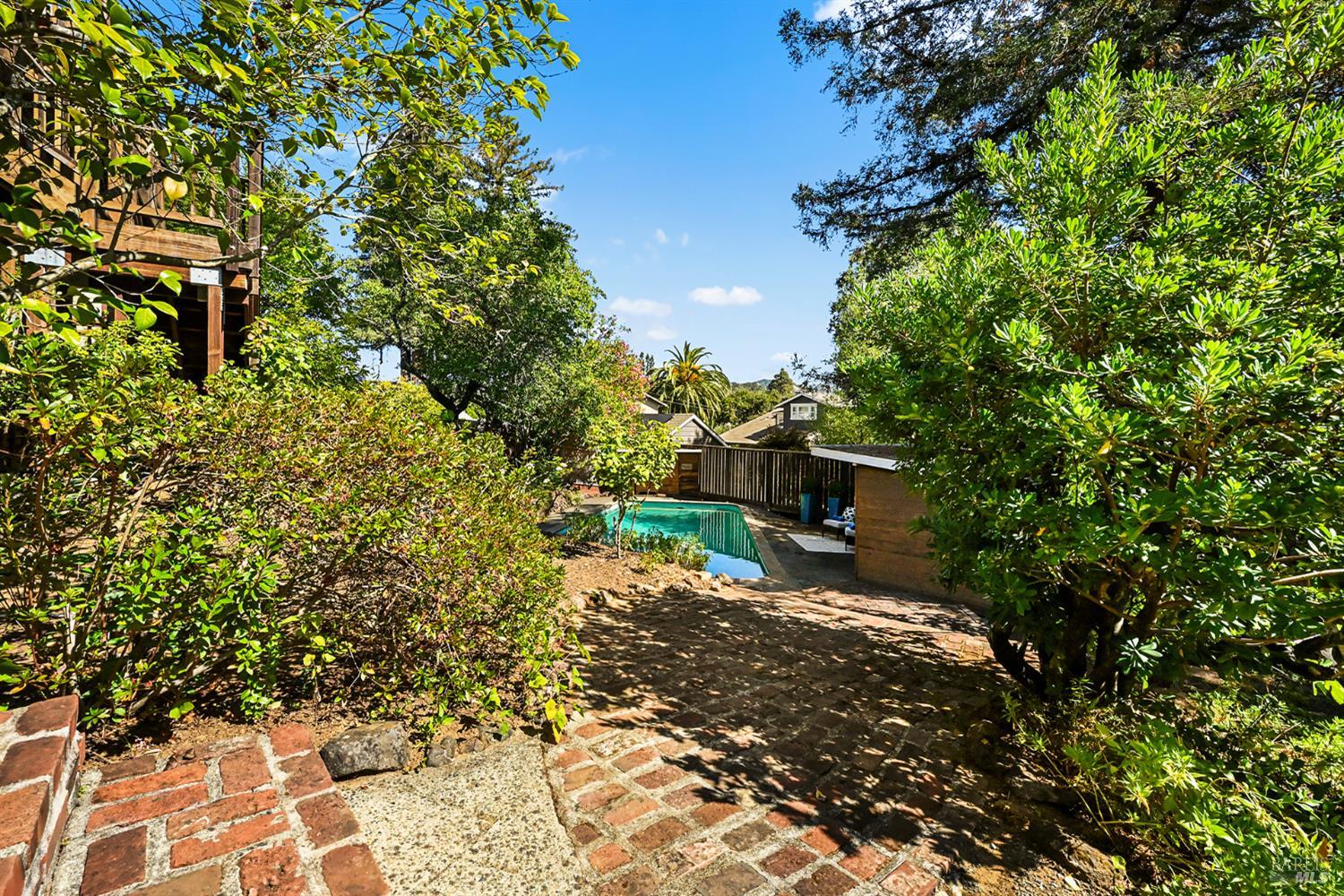 18 Plumas Avenue