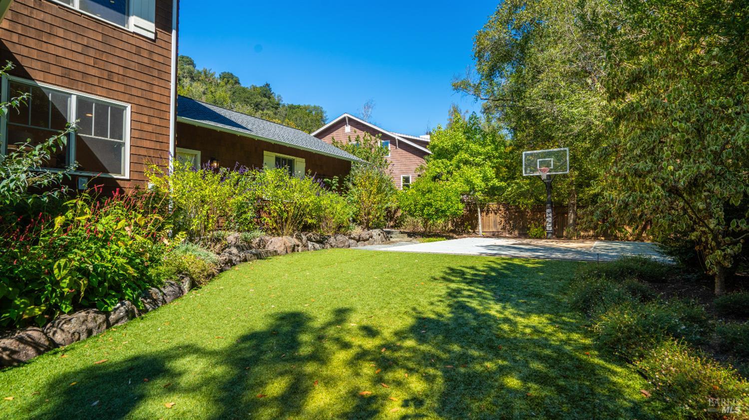 2 Hunter Creek