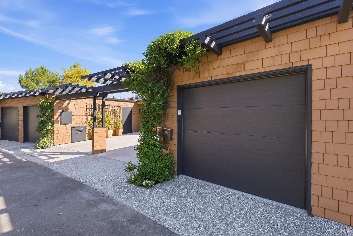 7 Escalle Lane
