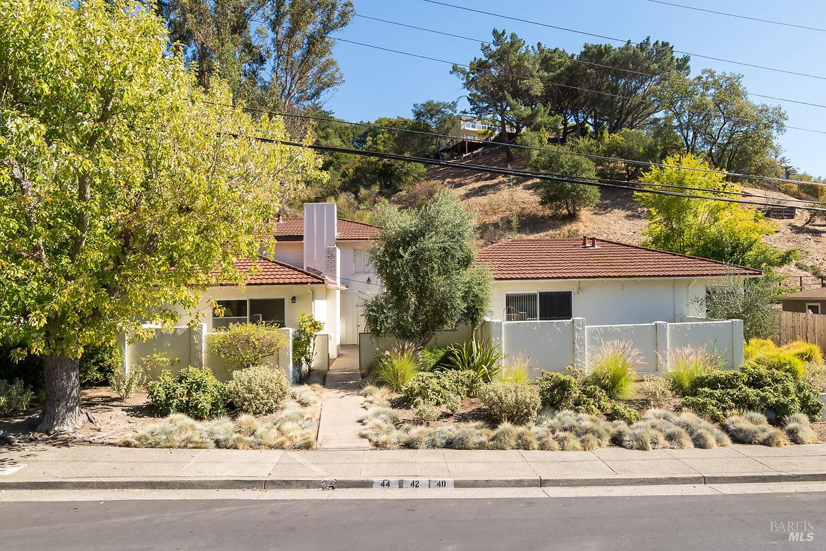 44 Elizabeth Way