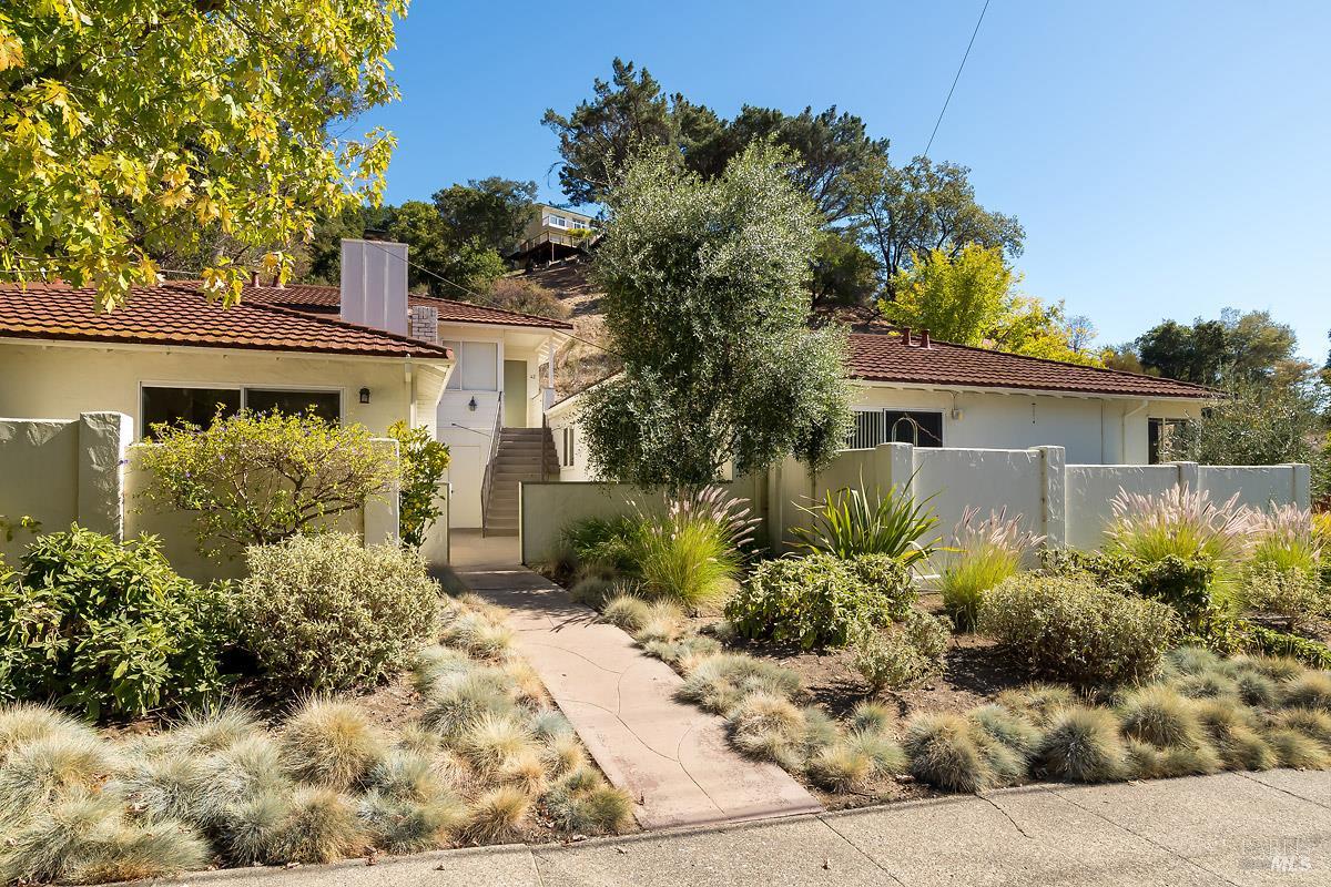 44 Elizabeth Way