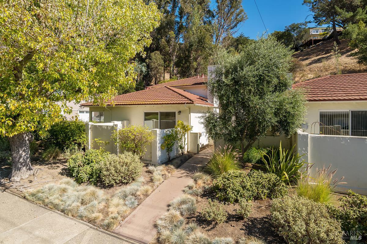 44 Elizabeth Way