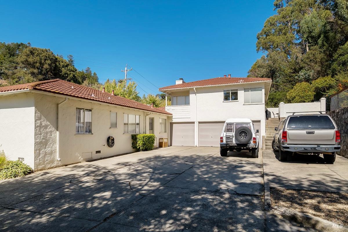 44 Elizabeth Way