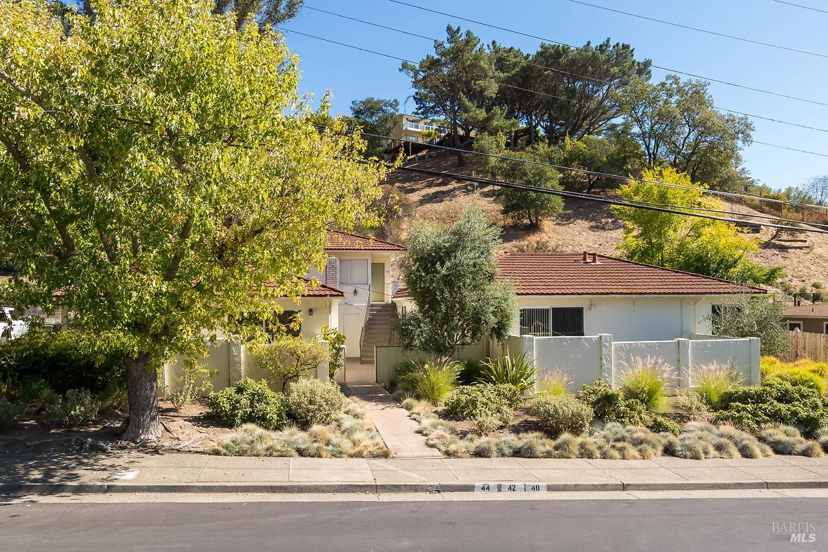 44 Elizabeth Way