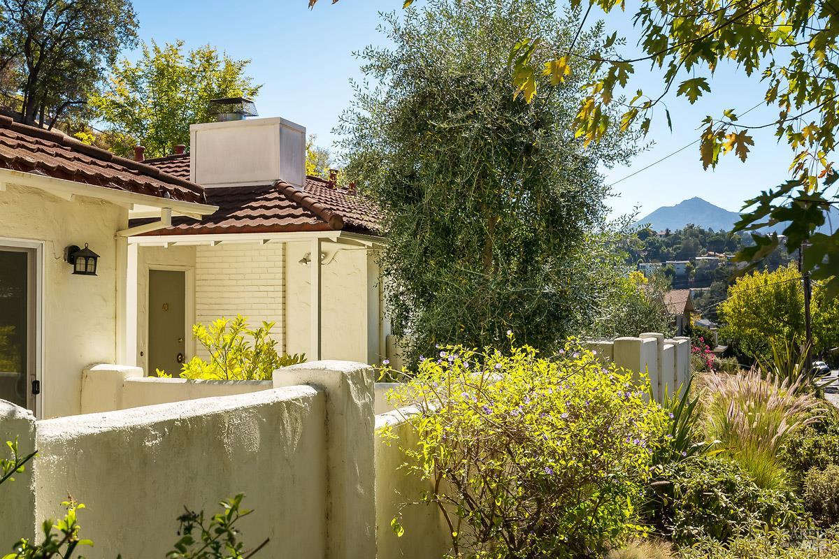 44 Elizabeth Way