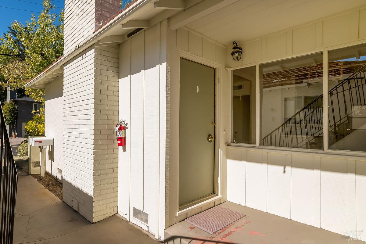 44 Elizabeth Way