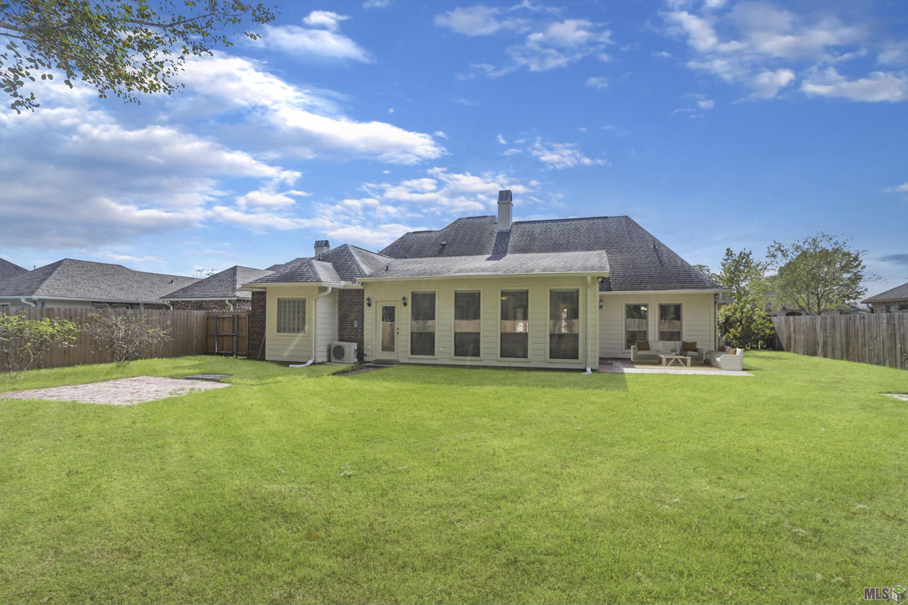 18196 Lake Harbor Ln