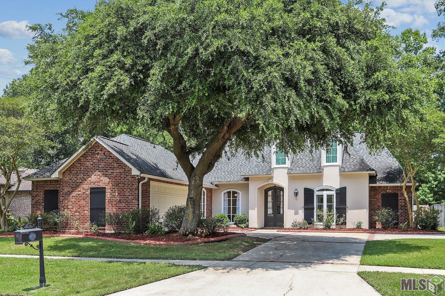 18196 Lake Harbor Ln