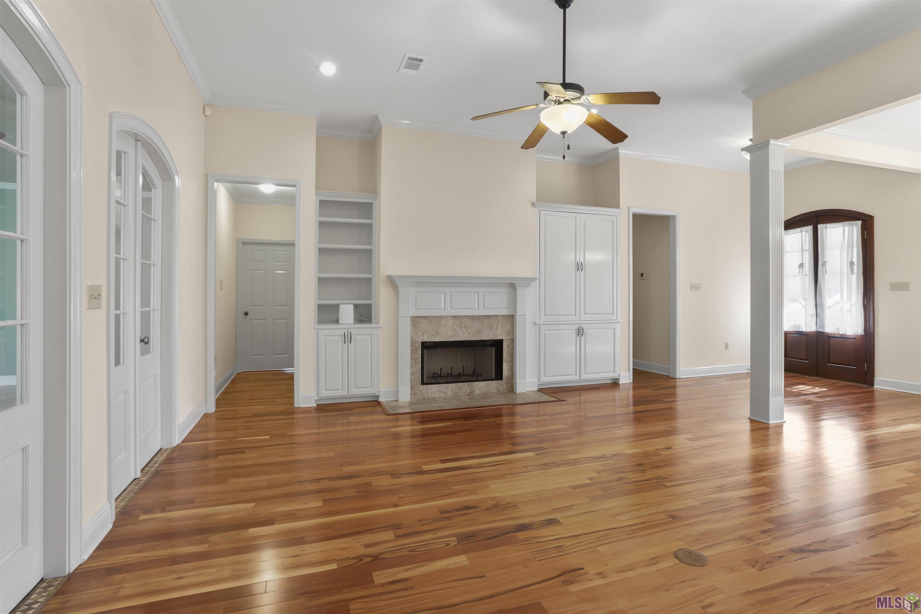18196 Lake Harbor Ln