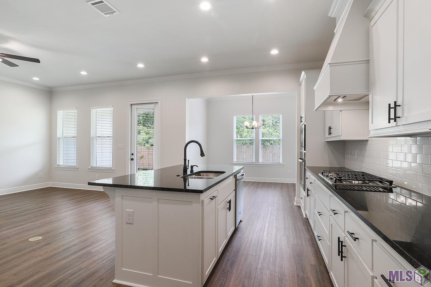 9106 Magnolia View Dr