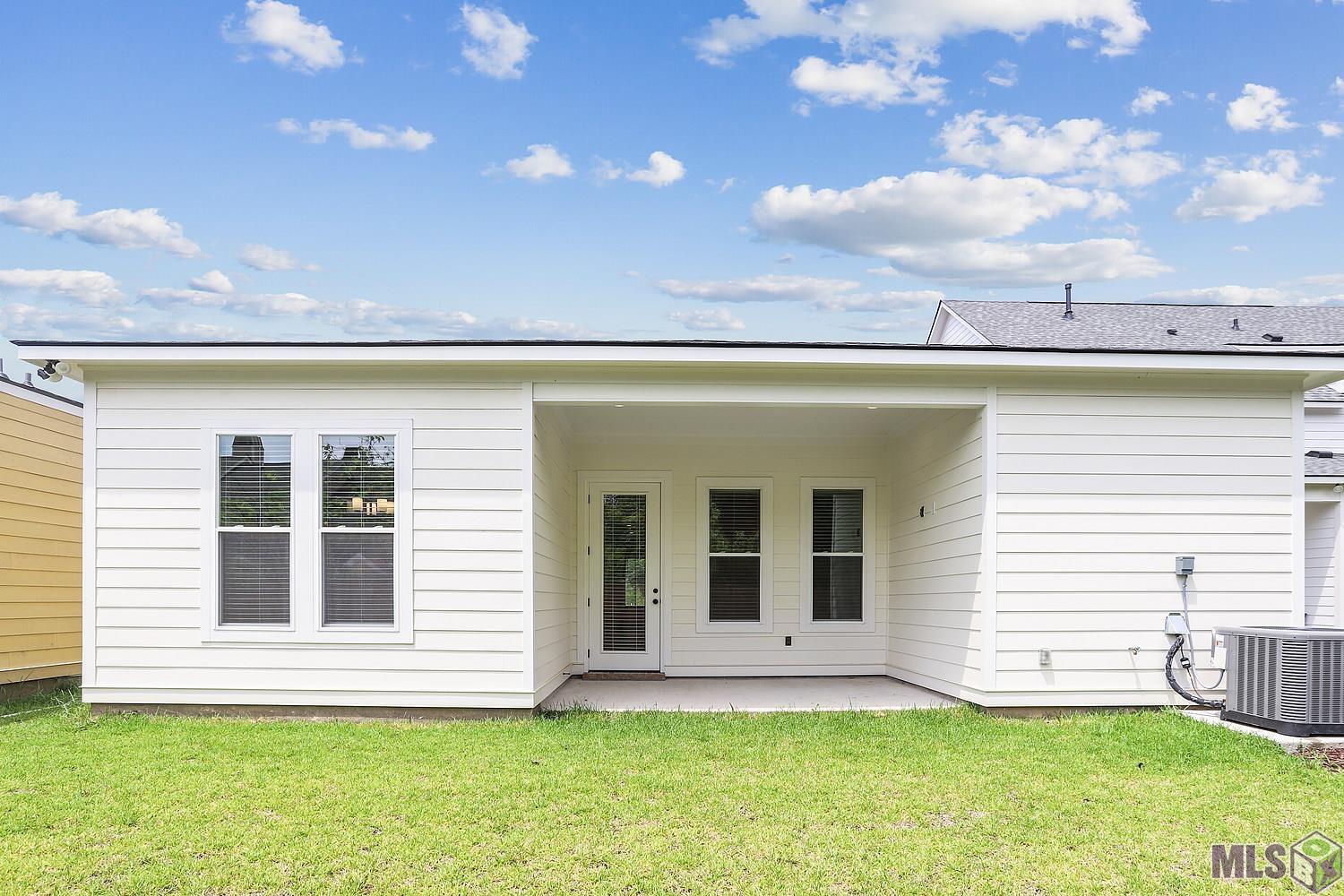 9106 Magnolia View Dr