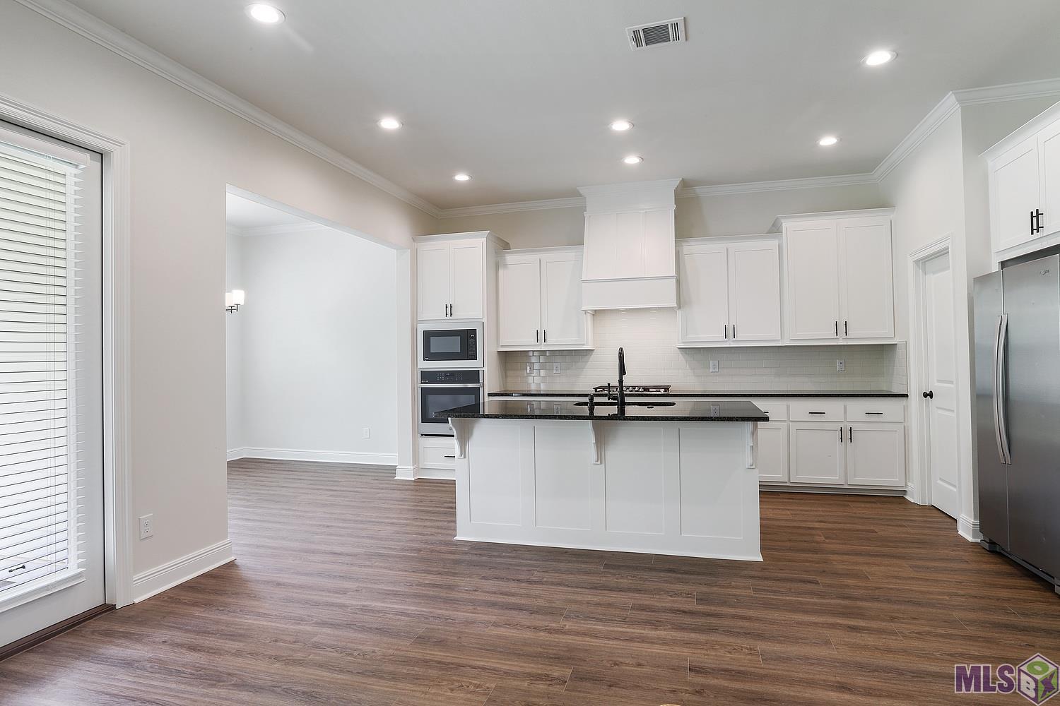 9106 Magnolia View Dr