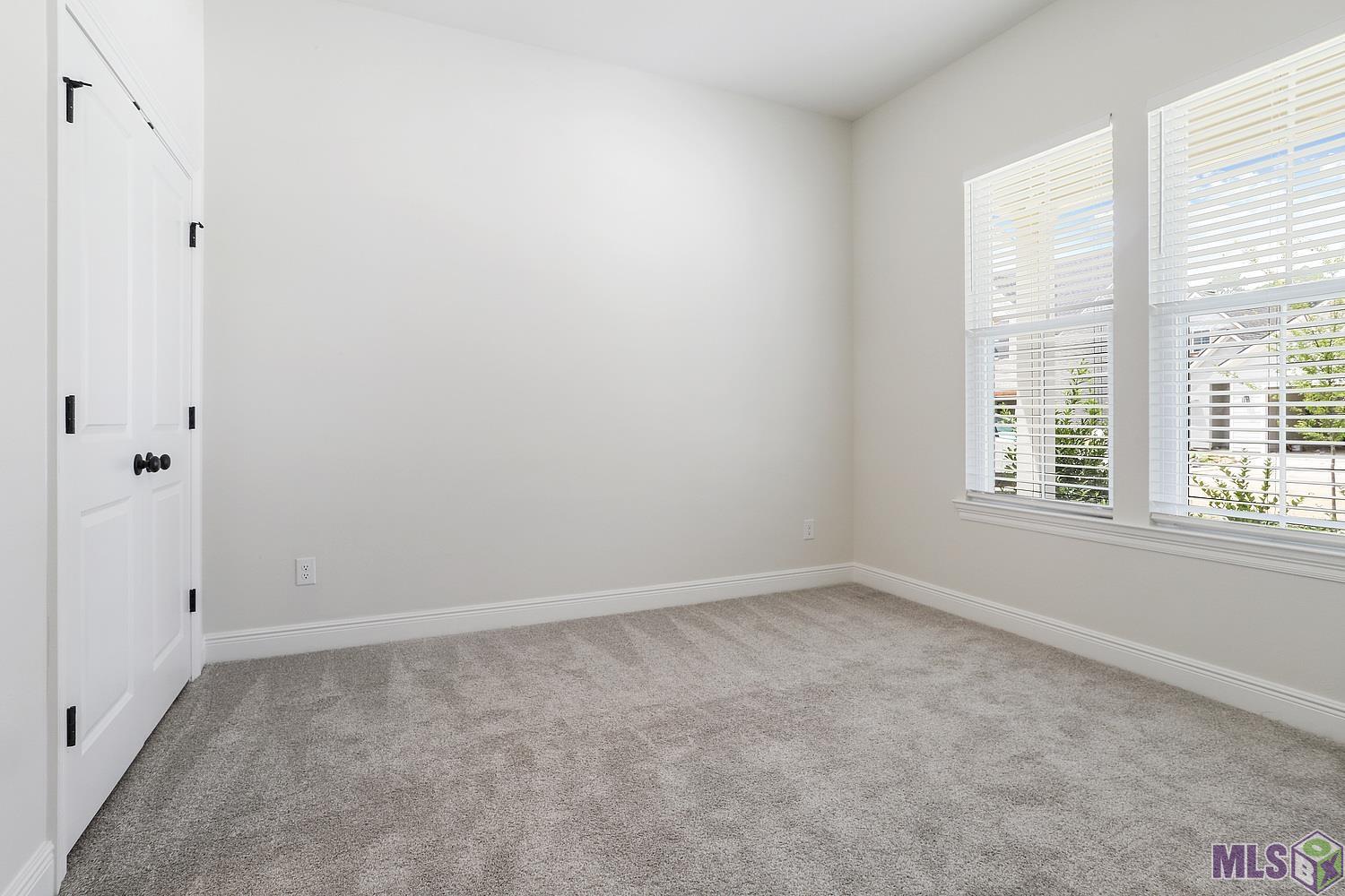 9106 Magnolia View Dr