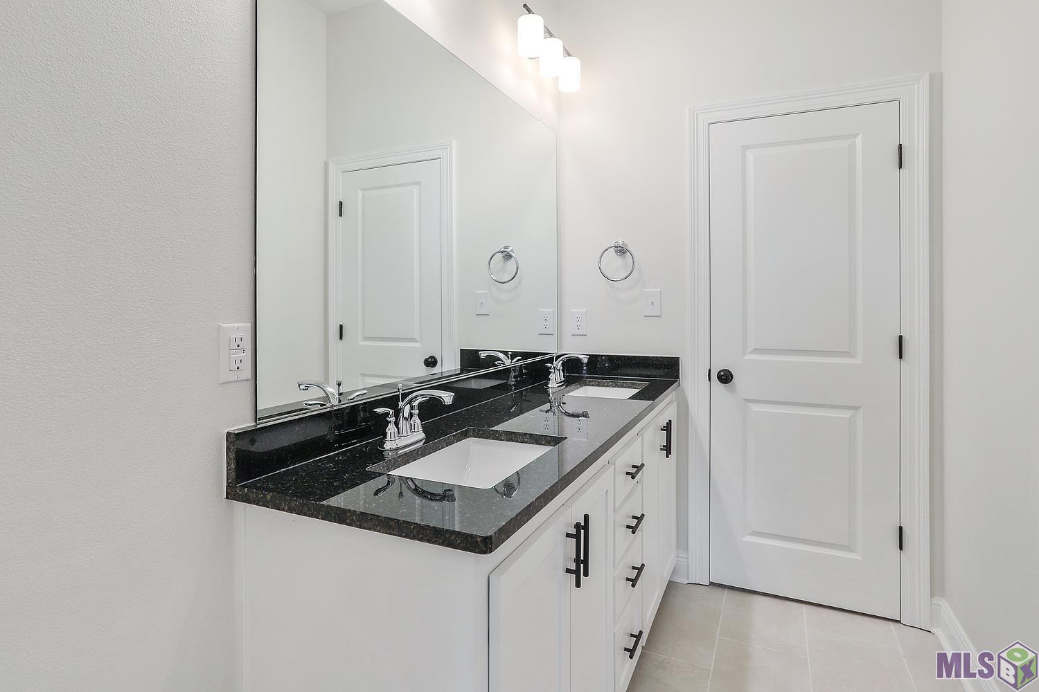 9106 Magnolia View Dr