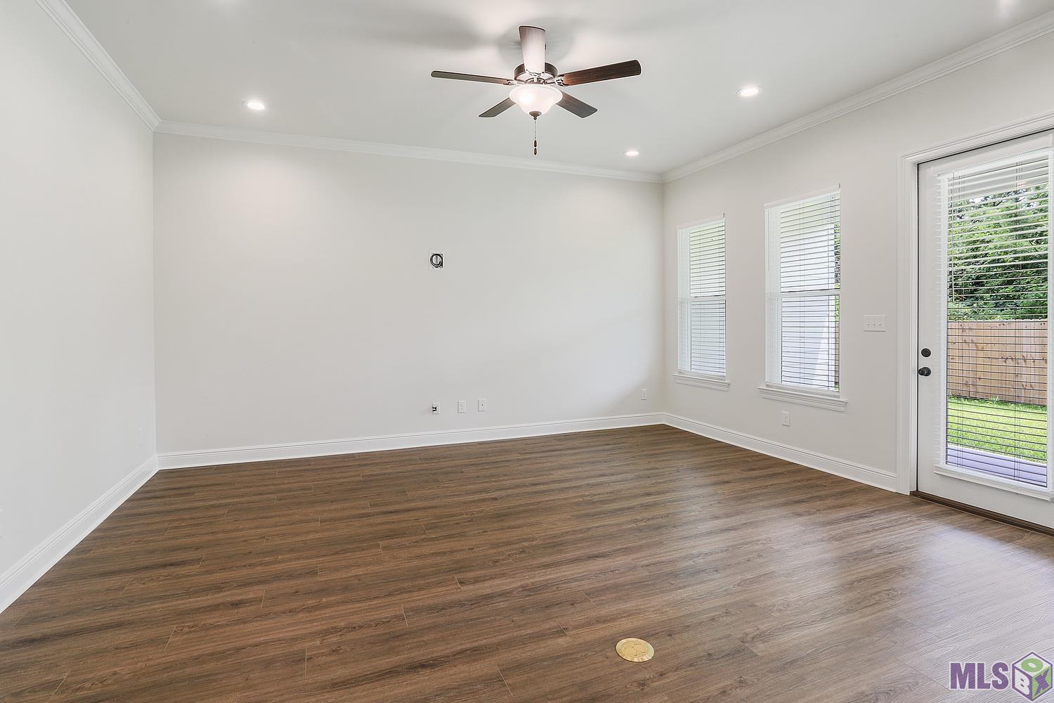 9106 Magnolia View Dr