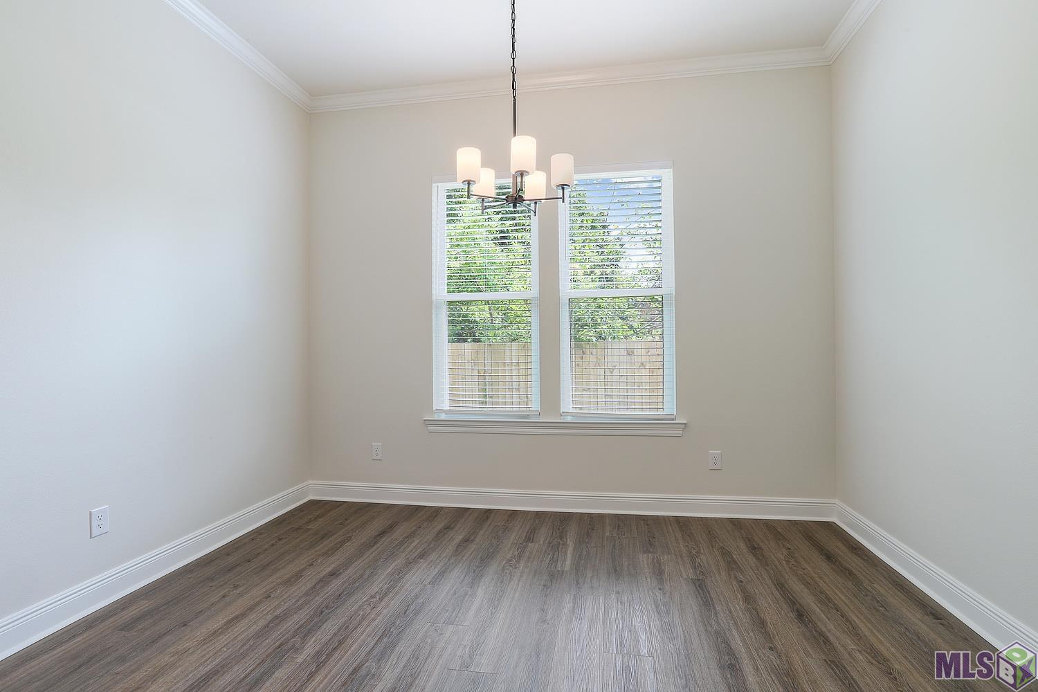 9106 Magnolia View Dr