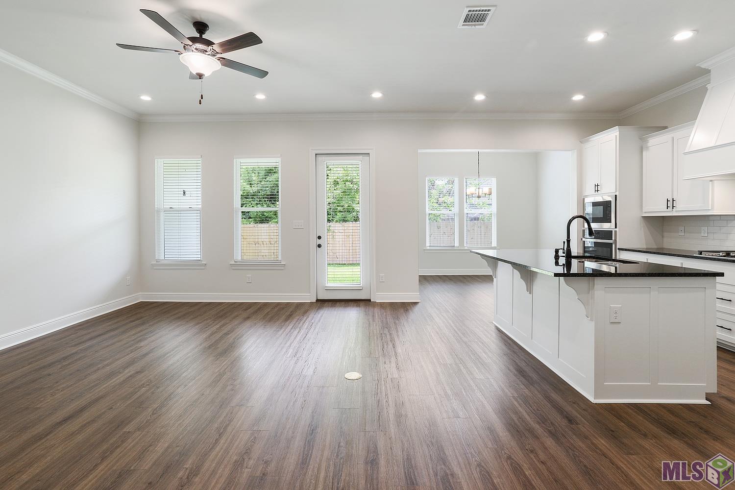 9106 Magnolia View Dr