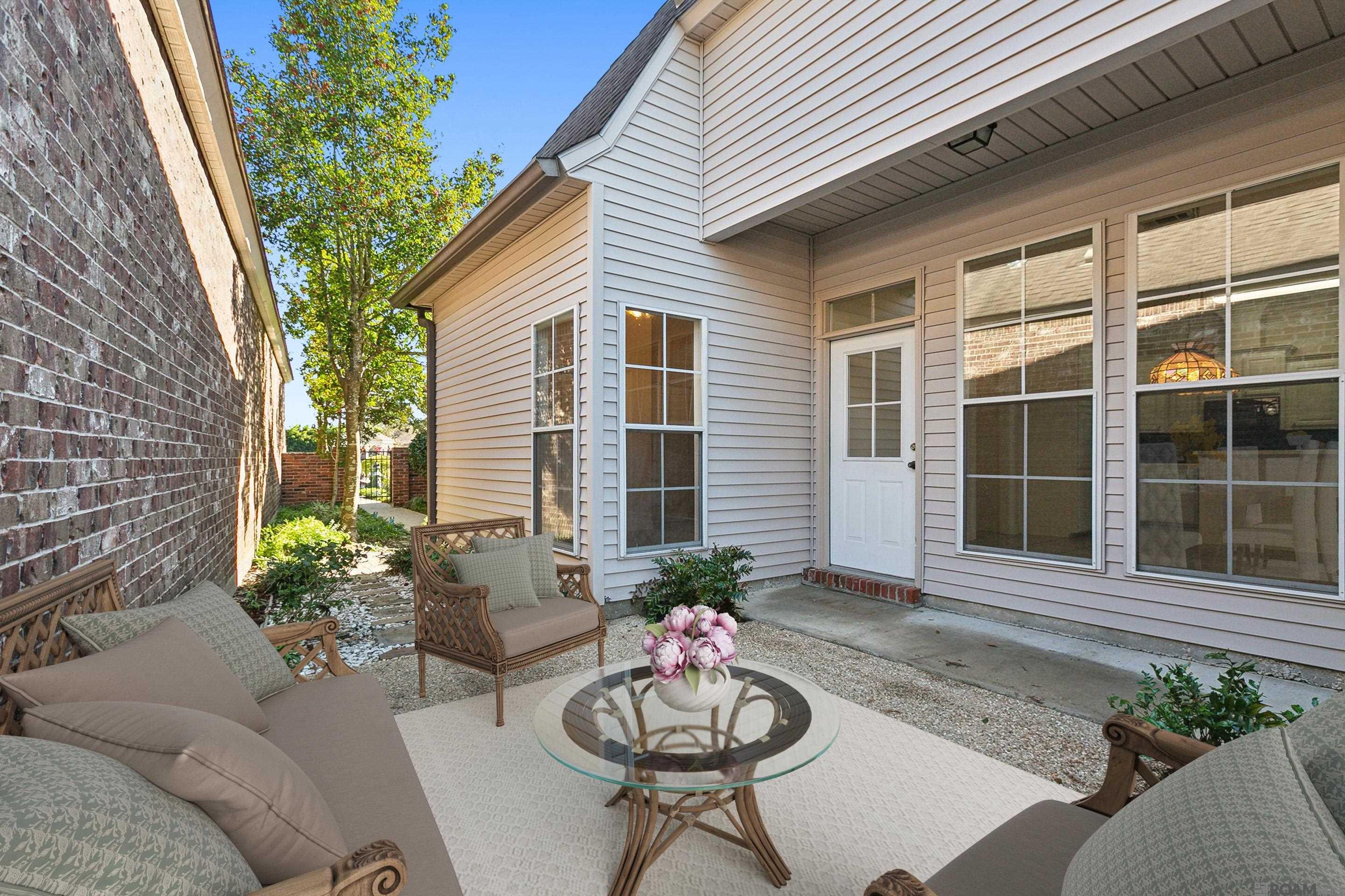 6033 Courtyard Dr