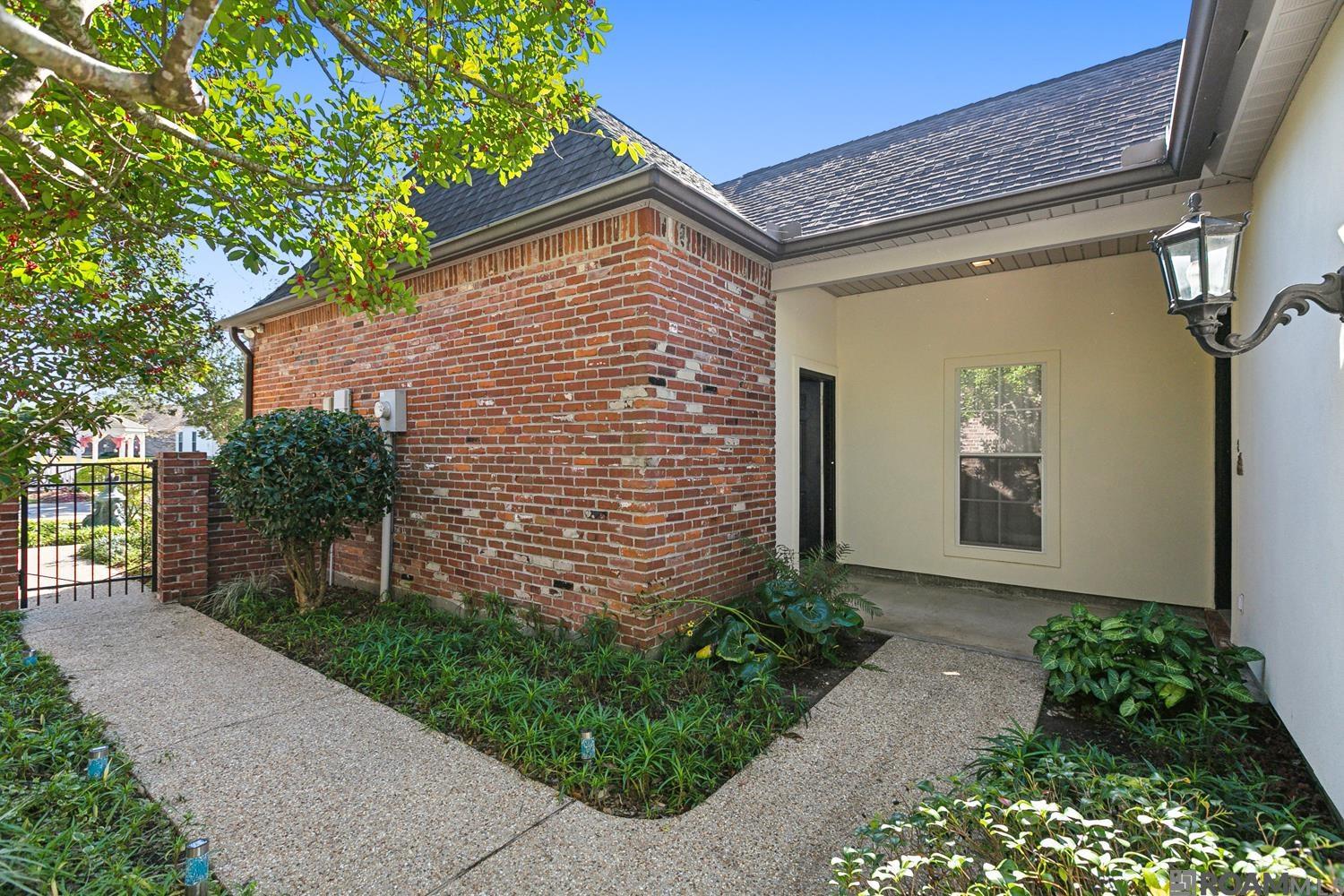 6033 Courtyard Dr