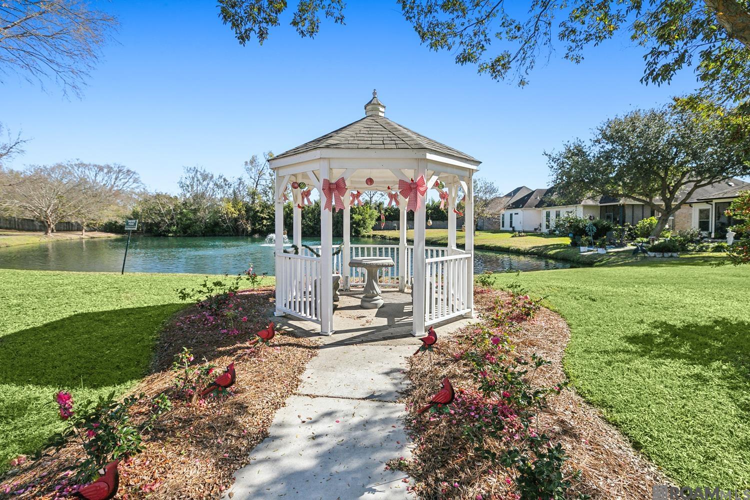 6033 Courtyard Dr