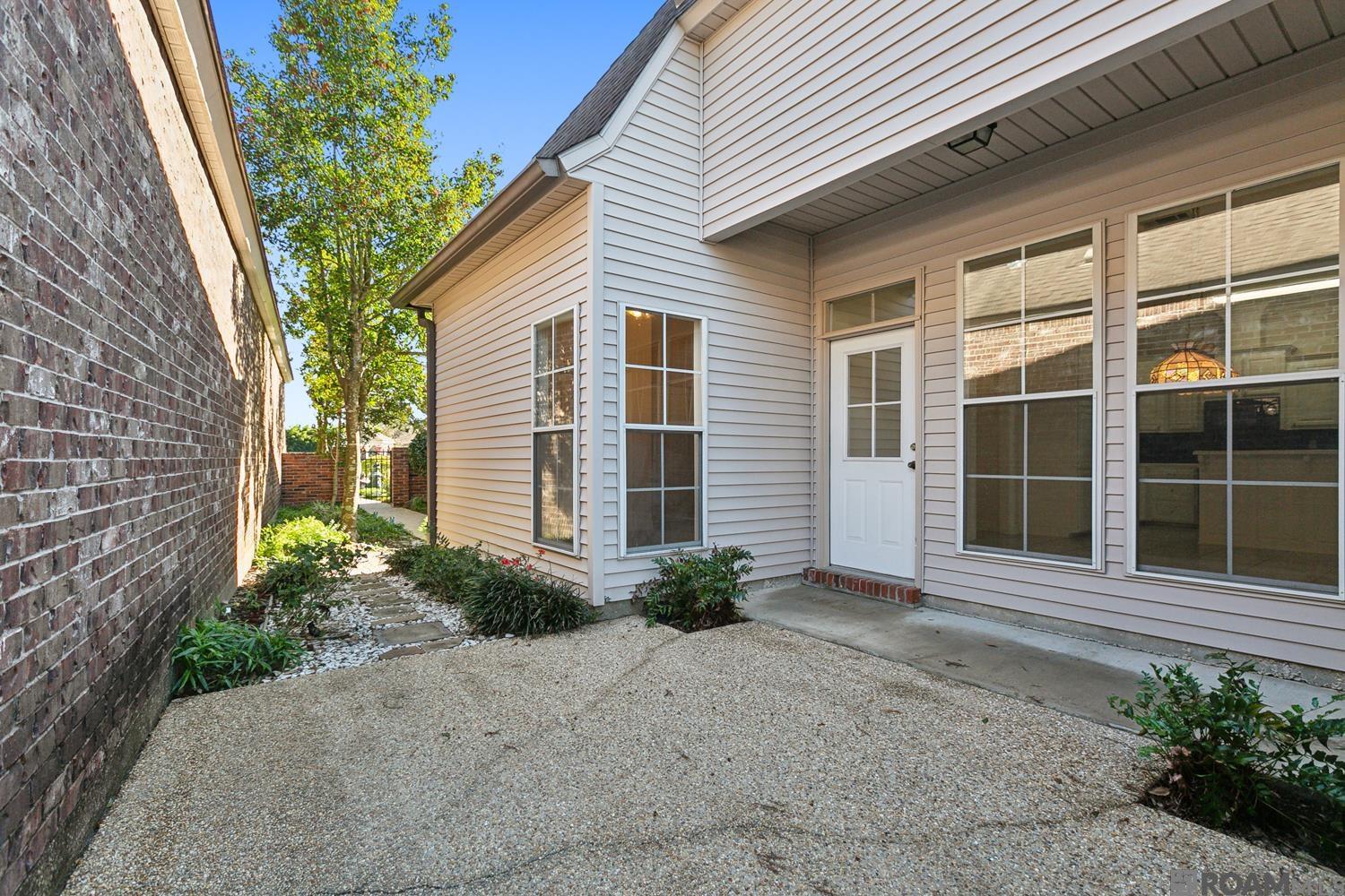6033 Courtyard Dr