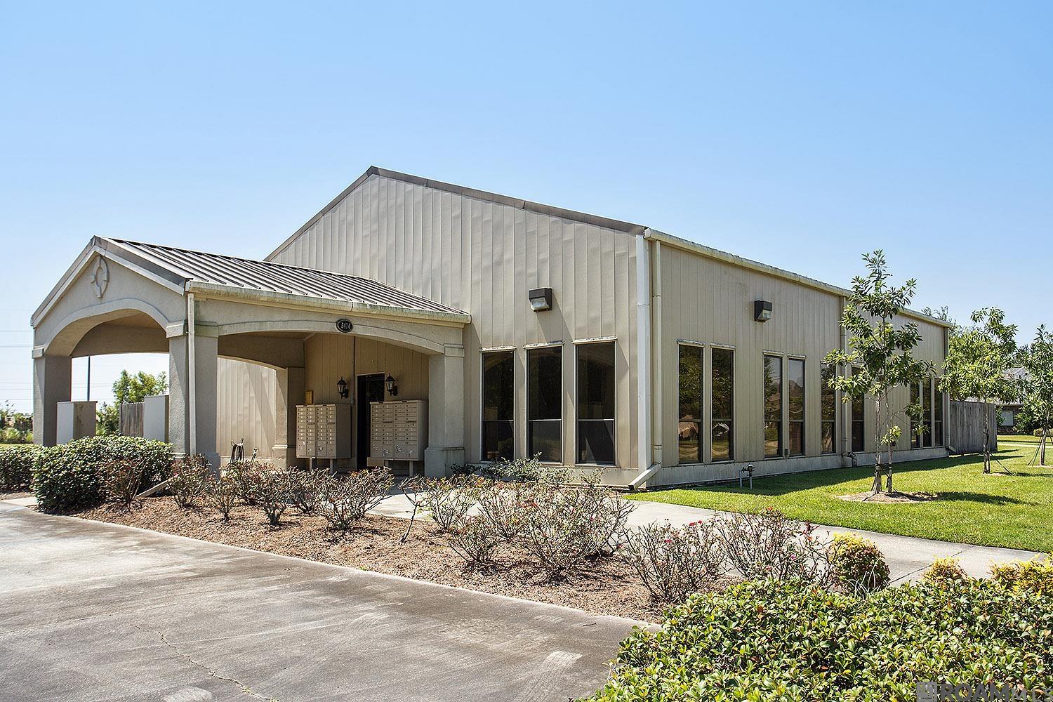 5270 Courtyard Dr